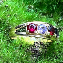Load image into Gallery viewer, Ring, 10K Yellow Gold, Five Stones, 3 Need Replacing, Size 7 1/4