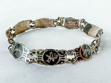 Load image into Gallery viewer, Vintage Sterling Silver Siam Motif Bracelet