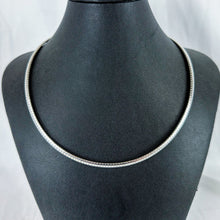 Load image into Gallery viewer, Vintage Sterling Silver Solid Flat Chain Necklace