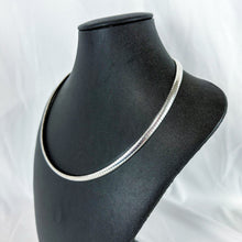 Load image into Gallery viewer, Vintage Sterling Silver Solid Flat Chain Necklace