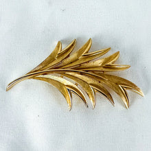 Load image into Gallery viewer, Vintage Trifari Gold Tone Leaf Brooch
