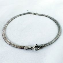 Load image into Gallery viewer, Vintage Sterling Silver Herringbone Chain Bracelet, 7 inches
