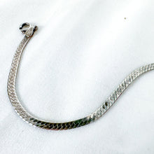 Load image into Gallery viewer, Vintage Sterling Silver Herringbone Chain Bracelet, 7 inches