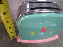 Load image into Gallery viewer, 1950's Ohio Art Tin Litho Tulip and Leaf Children's Play Breakfast Set