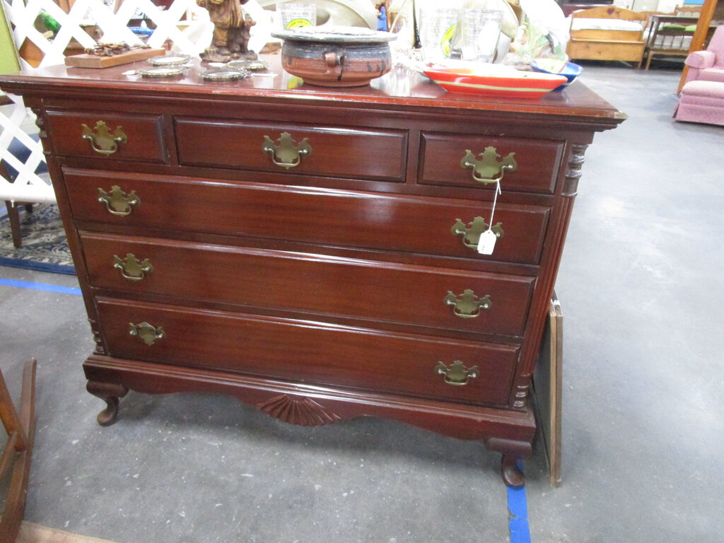 Vintage Mahogany 3 Over 3 Cabriole Leg Dresser Vintage Mahogany 3 Over 3 Cabriole Leg Dresser