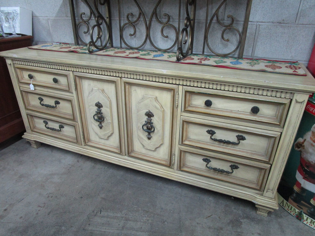 Vintage Stanley Furniture French Provincial Dresser Vintage Stanley Furniture French Provincial Dresser