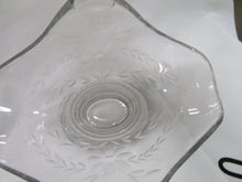 Load image into Gallery viewer, Vintage Heisey Bonnet 463 Floral Etched Glass Basket