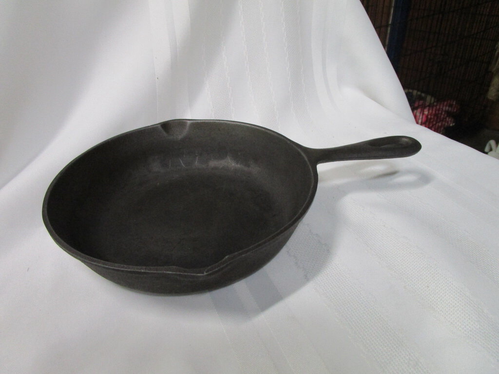 Wagner Ware 9 inch vintage Cast Iron Skillet Made In USA!! #6 double spout