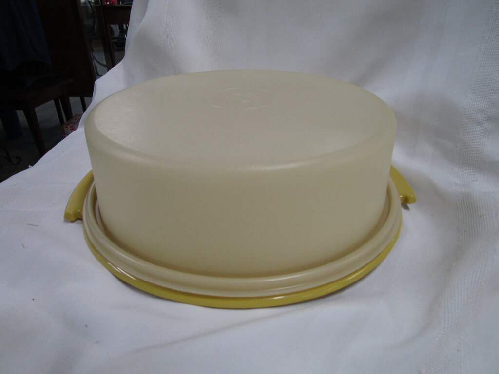 1980s Tupperware Cake Taker 3 Piece White Base Handle Clear Dome Vintage  Housewares Food Storage Container Cupcake Pie Carrier Gift 