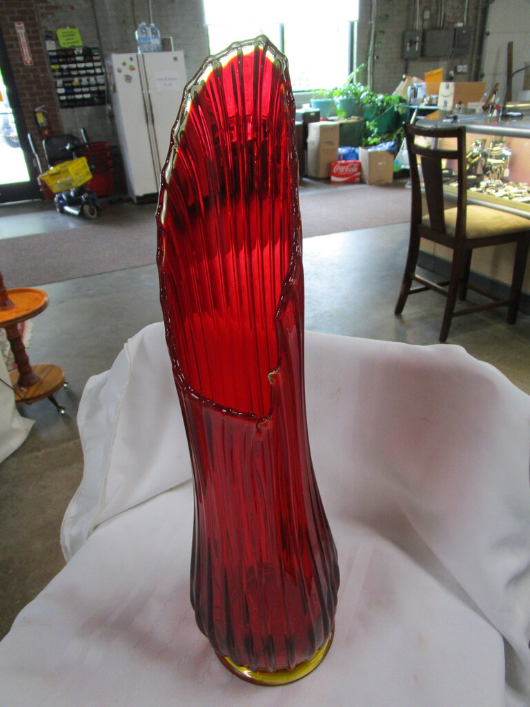 Vintage LE Smith Amberina Glass Large Ribbed Swung Vase