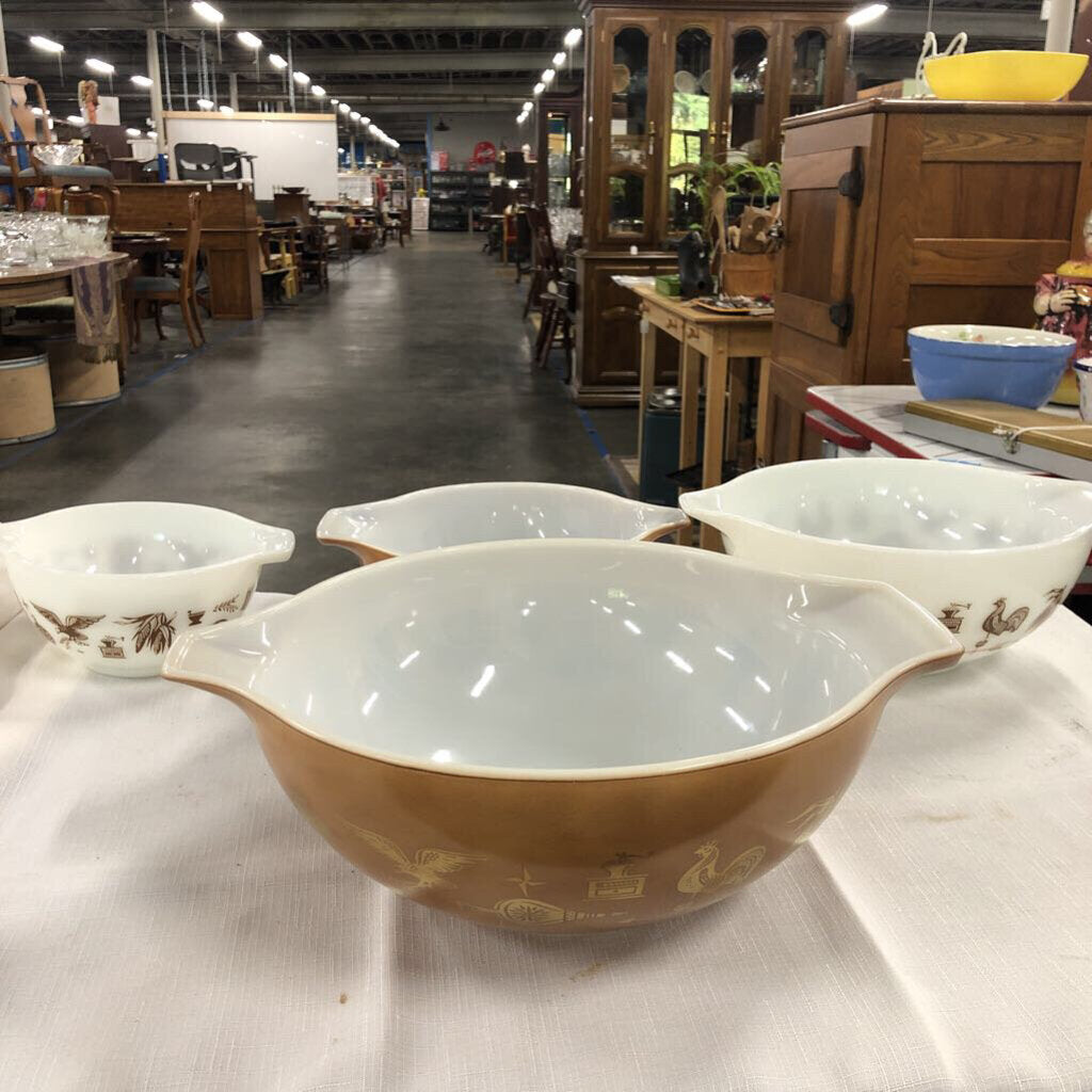 Vintage Pyrex Purple Nesting Mixing Bowl (322,323,325) Set of 3