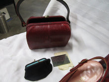 Load image into Gallery viewer, 1950&#39;s Red Lizard Skin 6M Slingback Pumps and Structured Handle Top Purse
