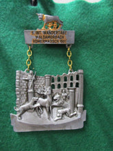 Load image into Gallery viewer, 1981 German 5 Int. Wandertage Romermarsch Hiking Walking Medal
