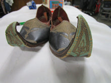 Load image into Gallery viewer, Vintage Baluja's New Delhi Handmade Leather Ceremonial Embroidered Shoe Slippers
