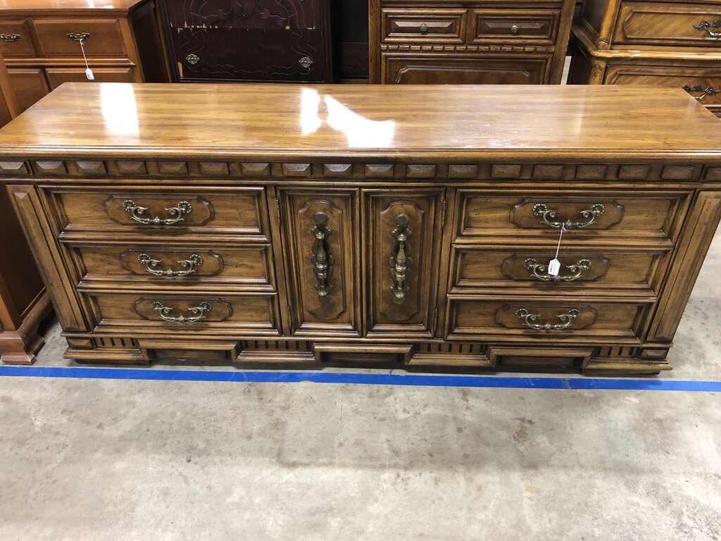 Vintage Thomasville Nine Drawer Bedroom Dresser