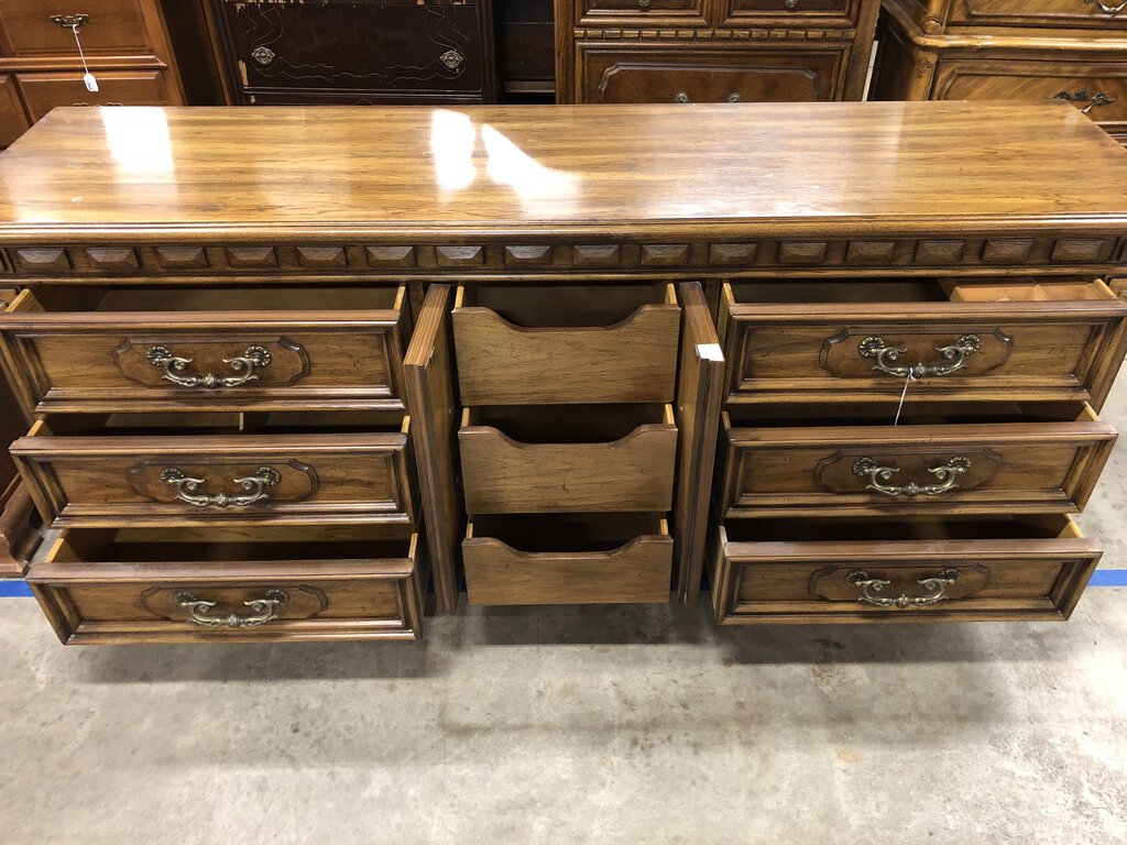 Vintage Thomasville Nine Drawer Bedroom Dresser Standpipe Antiques Vintage Thomasville Nine Drawer Bedroom Dresser Standpipe Antiques