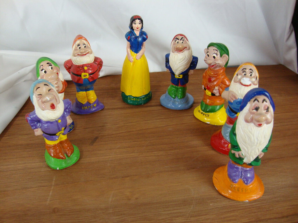 Vintage Yankee Home Mold Snow White & Seven Dwarfs Handpainted Figurine Set