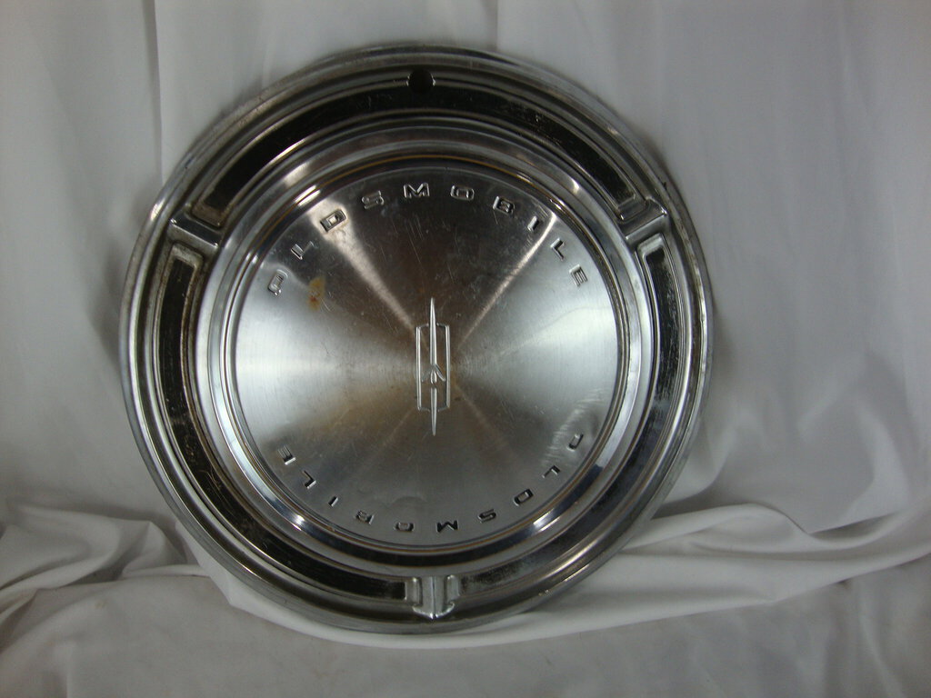 1969 Oldsmobile Cutlass Metal Tire Cover Hub Cap