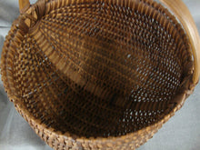 Load image into Gallery viewer, Antique Country Rustic Split Oak Buttocks Large Gathering Basket
