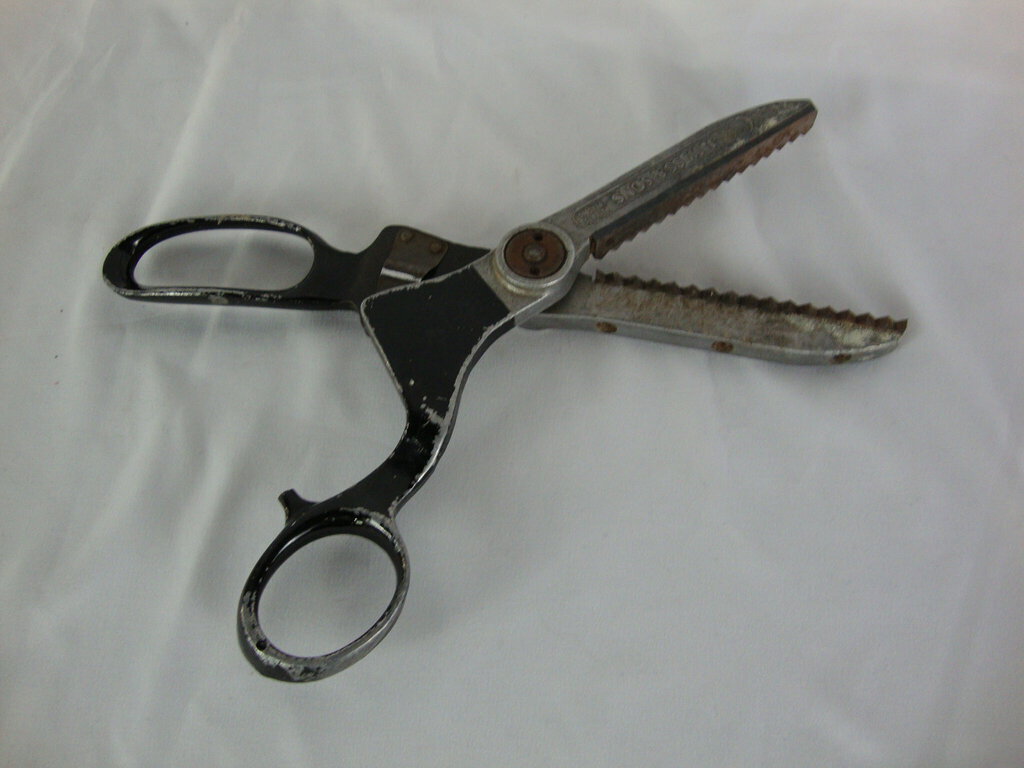 J. Wiss & Sons NJ Metal Pattern Pinking Clothing Shears Scissors Large