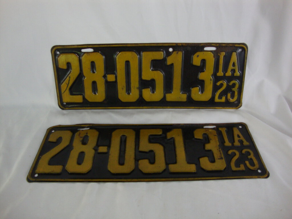 1923 Iowa Matched Pair 28-0513 Car Tag Automobile License Plates