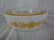 Load image into Gallery viewer, Pyrex Butterfly Gold 402/403/404 Nesting Mixing Serving Bowl Set of 3
