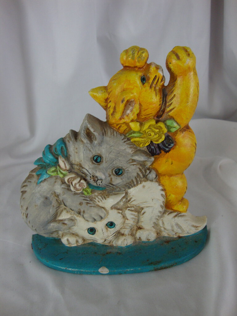 Vintage Taiwan Cast Iron Three Kittens Door Stop