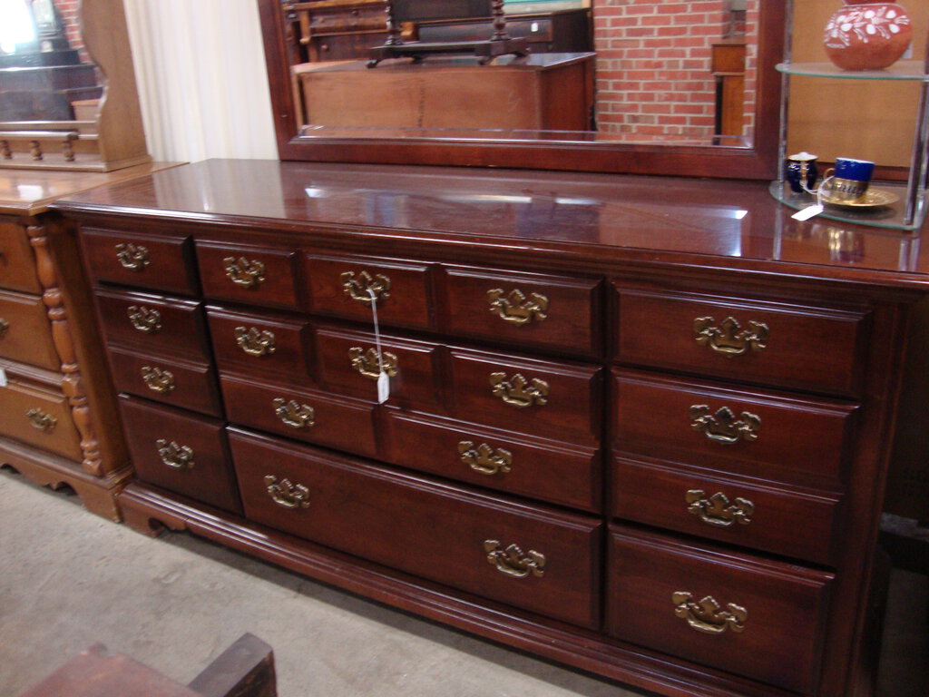 Vintage American Drew Nine Drawer Dresser With Detachable Mirror