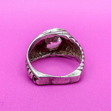 Load image into Gallery viewer, Vintage Sterling Silver Wrapped Rib Detailed Clear Stone Flat Bottom Ring, Size 7.5
