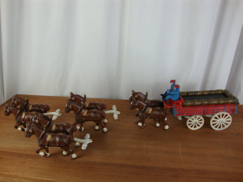 Vintage Cast Iron Beer Cart Carriage with (2) Drivers and (4) Sets of 2 Horses Toy