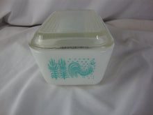 Load image into Gallery viewer, Vintage Pyrex 502 Amish Butterprint Rooster Refrigerator Dish with Glass Lid
