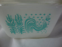 Load image into Gallery viewer, Vintage Pyrex 502 Amish Butterprint Rooster Refrigerator Dish with Glass Lid
