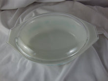 Load image into Gallery viewer, Vintage Pyrex 043 1.5 Quart Meadow Aqua Floral on White Casserole Dish with Lid
