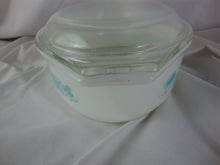 Load image into Gallery viewer, Vintage Pyrex 043 1.5 Quart Meadow Aqua Floral on White Casserole Dish with Lid
