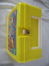 Load image into Gallery viewer, 1978 Thermos Brand Garfield Yellow Plastic Kids Lunchbox No Thermos
