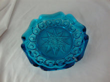 Load image into Gallery viewer, Vintage L.E. Smith MCM Glass Sun &amp; Stars Aqua Glass 6 Slot Ashtray
