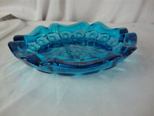 Load image into Gallery viewer, Vintage L.E. Smith MCM Glass Sun &amp; Stars Aqua Glass 6 Slot Ashtray
