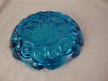 Load image into Gallery viewer, Vintage L.E. Smith MCM Glass Sun &amp; Stars Aqua Glass 6 Slot Ashtray
