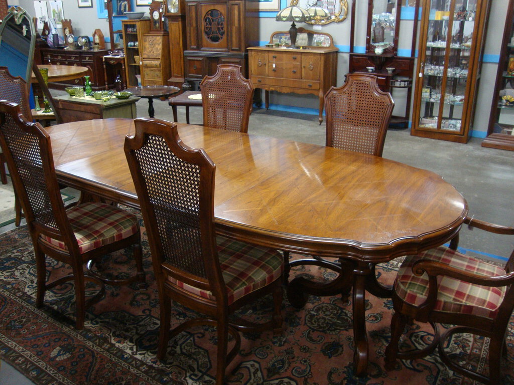 1971 Thomasville Provincial Double Base Dining Table, (2) Leaves and (6) Dining Upholstered Chairs