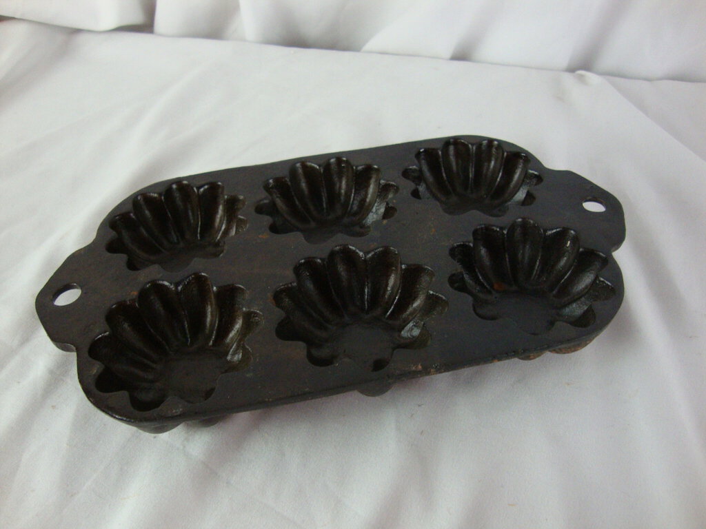 Vintage Turks Head 6 Slot Cast Iron Baking Pan Unrestored