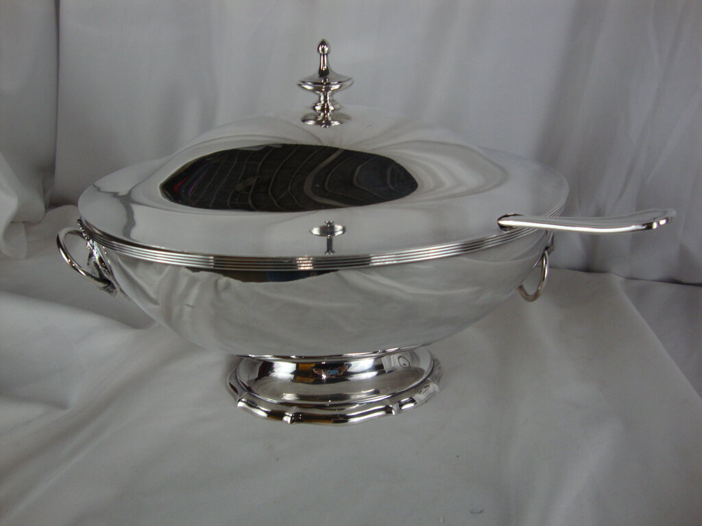 Vintage Reed & Barton #339 Silverplate Lions Head Oval Covered Serving Dish with Ladle