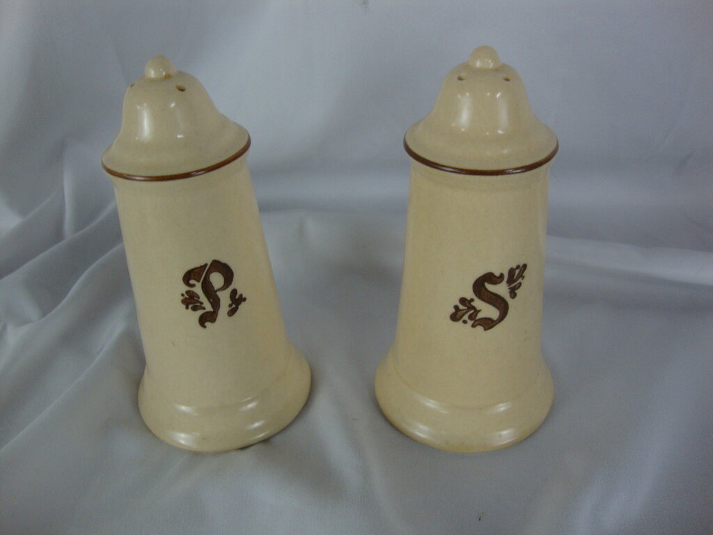 Vintage Pfaltzgraff Village Stoneware Salt and Pepper Shaker Table Set
