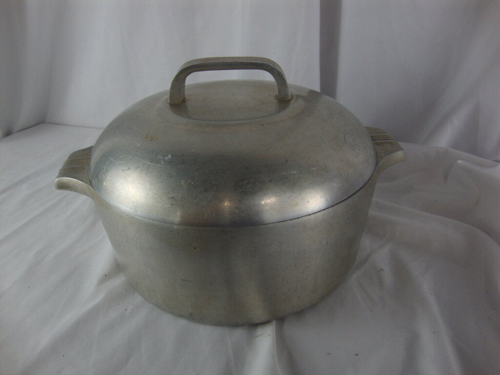 Vintage Wagner Ware Sidney -0- Magnalite 5 Quart Dutch Oven with Dome Lid