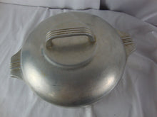 Load image into Gallery viewer, Vintage Wagner Ware Sidney -0- Magnalite 5 Quart Dutch Oven with Dome Lid
