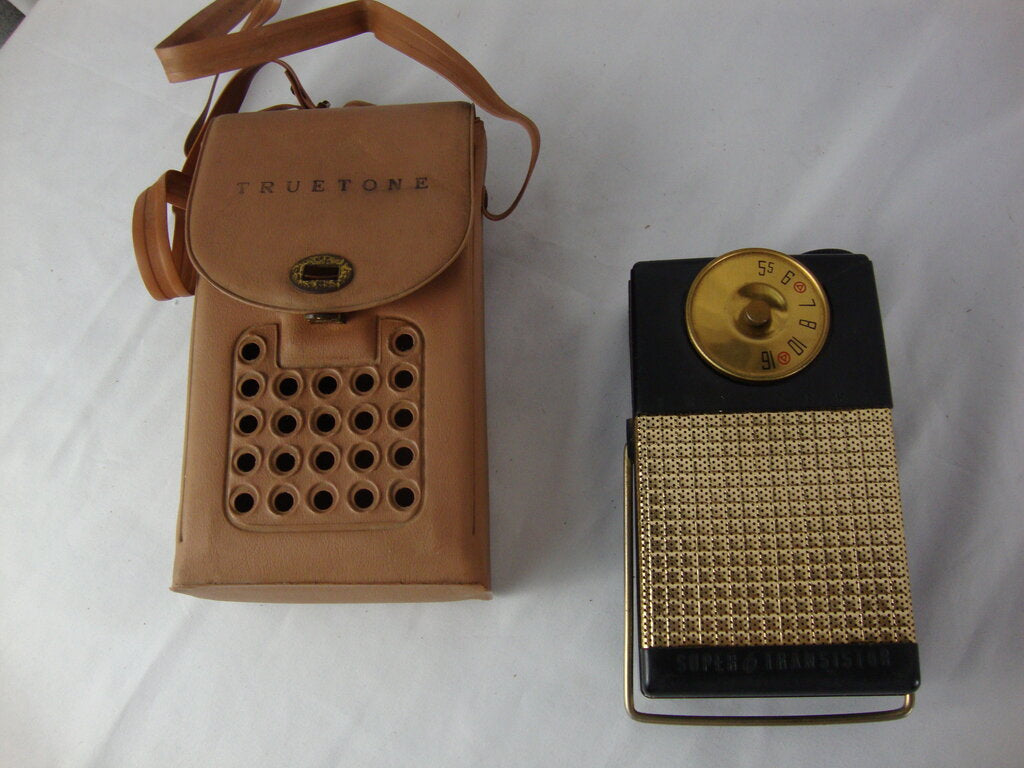 1959 Western Supply Co Truetone Super 6 Transistor Battery Radio DC3901 with Case