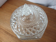 Load image into Gallery viewer, Vintage Anchor Hocking Wexford Pattern Biscuit Cookie Jar with Lid

