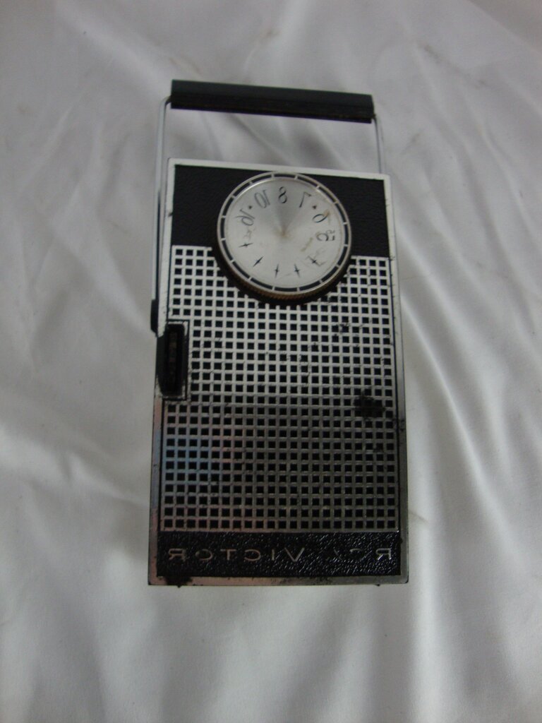 1960s RCA Victor Transistor Model 3-RG-31 Portable Battery AM Radio with Leather Carry Case