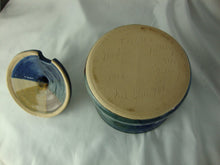Load image into Gallery viewer, 1995 Frogtown Pottery Blue Tan Salt Honey Jar with Lid with Cutout
