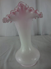 Load image into Gallery viewer, Vintage Fenton Jack in the Pulpit Pink Peach Crest White Flower Vase
