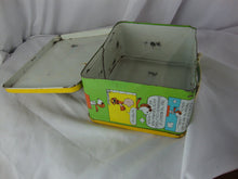 Load image into Gallery viewer, 1970&#39;s Thermos Peanuts Charlie Brown Metal Kids Lunchbox NO THERMOS
